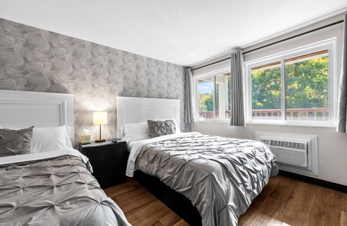 Marshfield Hotel | Luxury Double Bed - Near Beaches, Modern Updates