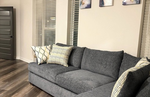 Cabbagetown Apartment | Luxury Extended Stay 1-bedrm apt in Downtown Atlanta with WiFi, AC, fitness room