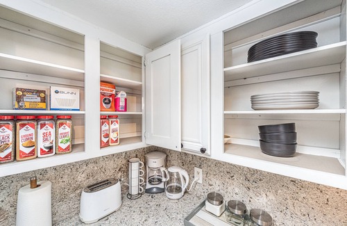 Highland Hills House | ☀ Luxury Family Vacation! Mini Golf - Heated Pool and Spa - RV Parking