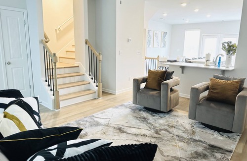Fayetteville House | Luxury Fayetteville Townhome! 5 minutes to Fun Spot America