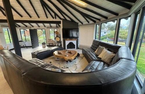 Tenjo Villa | Luxury Finca el Ensueño, casa entera, con Sauna, Jacuzzi, BBQ y Caballos