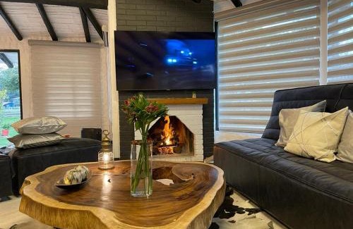 Tenjo Villa | Luxury Finca el Ensueño, casa entera, con Sauna, Jacuzzi, BBQ y Caballos