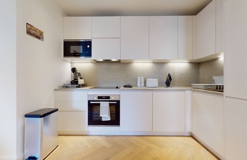 Dudden Hill Apartment | Luxury Flat with Pool/Gym 5 minutes to Station
