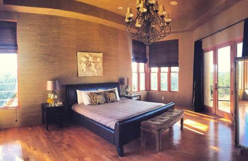 New Braunfels House | Luxury Four-Bedroom Cabin Rental with a Fireplace in New Braunfels, Texas