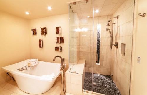 Deer Valley Apartment | Luxury Four Bedroom Corner Suite with Hot Tub apartment hotel