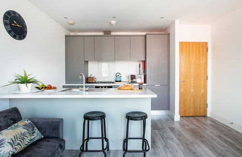 Ormeau Apartment | Luxury | Fully Equipped Kitchen | Ormeau Park
