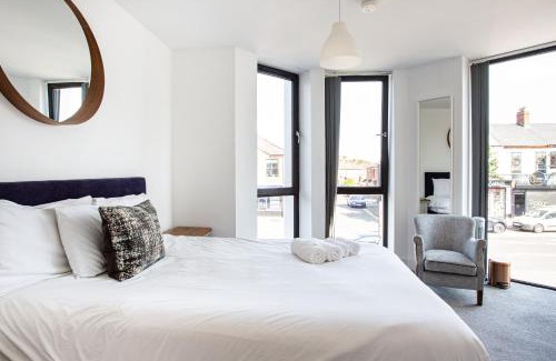 Ormeau Apartment | Luxury Fully Equipped Kitchen Ormeau Park