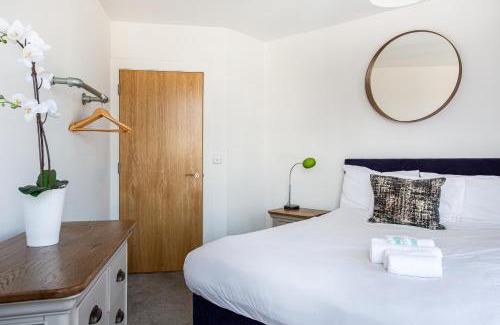 Ormeau Apartment | Luxury Fully Equipped Kitchen Ormeau Park