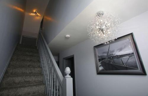 Londonderry Apartment | Luxury Townhouse: L/Derry City BT48 7JX