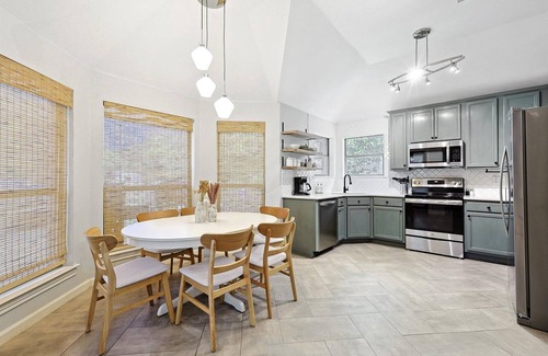 Red Oak House | Luxury Gem in the Forest-Pool&HotTub&Cinema&Games