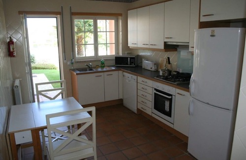 Praia del Rei Apartment | Luxury ground floor apartment w/garden in Praia del Rey only from €600 a week