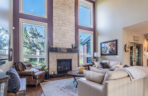 Division No. 11 House | Luxury Haven in Alberta!