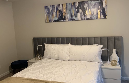 Cliftondale House | Luxury Hidden Escape minutes away from the airport !