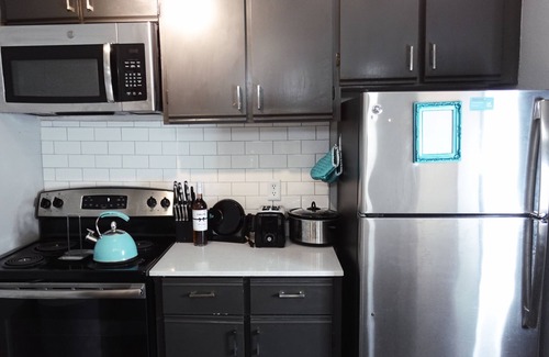 Oak Ridge Apartment | ⭑Luxury hideaway w/Private Balcony⭑ (NEW LISTING!)