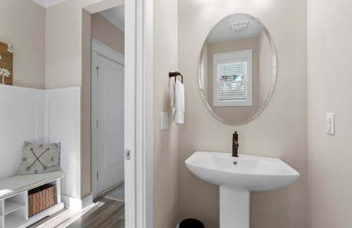 Spanish Wells House | Luxury Hilton Head Villa Getaway 4BR 3 Full BA 1 Half BA Beach Essentials Included