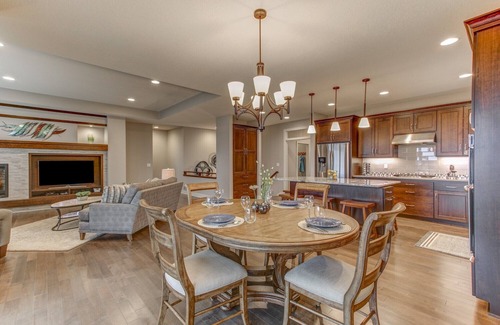Rochester House | Luxury Home 4 miles from Mayo Clinic