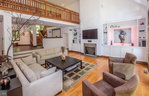 Spring City Villa | Luxury Home By Nature Preserve