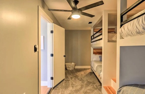 Handley House | Luxury Home by Six Flags, AT&T & Rangers Stadium