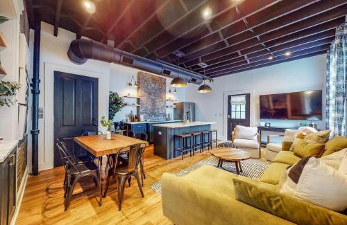 Phoenix Hill House | Luxury Home Close to Nulu Downtown 4th w Kings