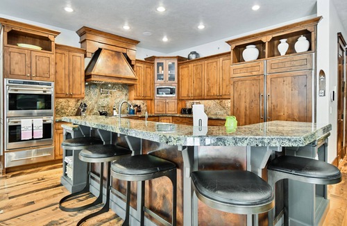 South Snyderville Basin House | Luxury Home: Hot Tub, Chef's Kitchen, Pool Table, 5 Fireplaces, Near Canyons Village