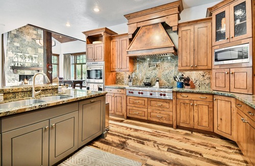 South Snyderville Basin House | Luxury Home: Hot Tub, Chef's Kitchen, Pool Table, 5 Fireplaces, Near Canyons Village