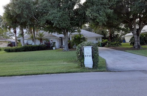 June Park House | luxury home in exclusive community, lakefront home fishing & boating available