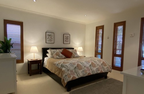 North Coogee House | Luxury home just a short walk to South Beach Fremantle - min. 7 day rental