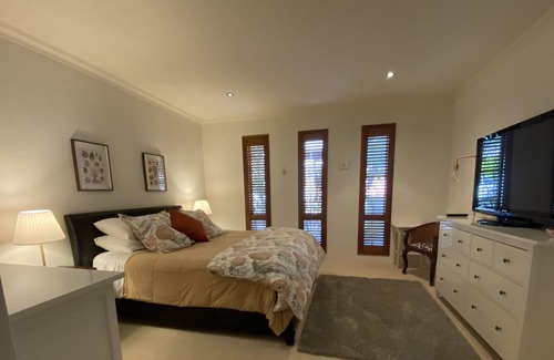 North Coogee House | Luxury home just a short walk to South Beach Fremantle - min. 7 day rental