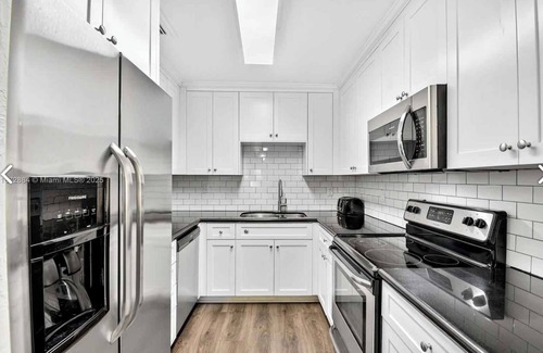 Croissant Park House | ☀️🐟Luxury Home-pool, hot tub and outdoor kitchen, middle of Ft Lauderdale🌴🌊