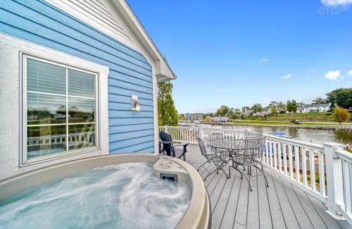 South Haven House | Luxury Home with Harbor Views Hot Tub Walk to North Beach Dog Friendly