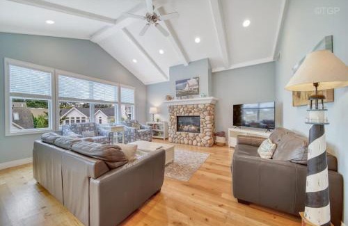South Haven House | Luxury Home with Harbor Views Hot Tub Walk to North Beach Dog Friendly