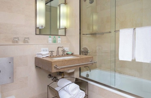 Midtown East Hotel | Luxury Hotel Room in the heart of Midtown New York City