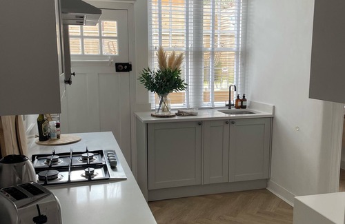 Wooler House | Luxury hotel style 2-bed home with hot tub central location (pet friendly)