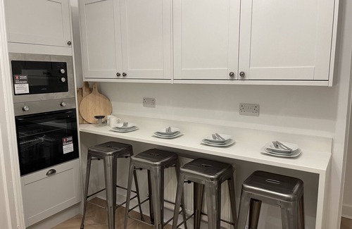 Wooler House | Luxury hotel style 2-bed home with hot tub central location (pet friendly)