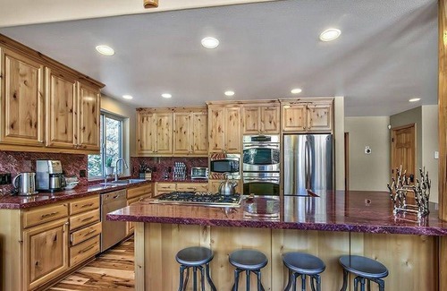 North Upper Truckee House | Luxury house in South Lake tahoe, indoor pool, hot tub