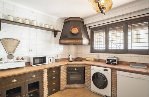 Illora Villa | Luxury House in Íllora - 6 Bedrooms, Terrace, Wi-Fi