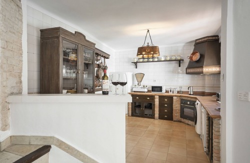 Illora Villa | Luxury House in Íllora - 6 Bedrooms, Terrace, Wi-Fi