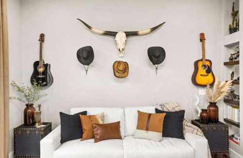 Buena Vista House | Luxury House in Nashville with Rooftop Deck