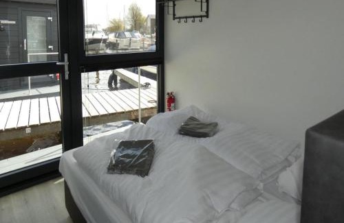 Municipality of Uitgeest Boat Rental | Luxury Houseboat Getaway