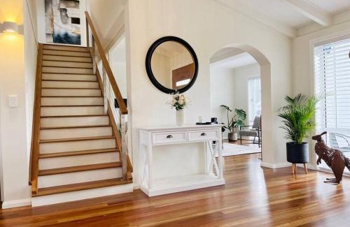 Kincumber South Villa | Luxury in dress circle location