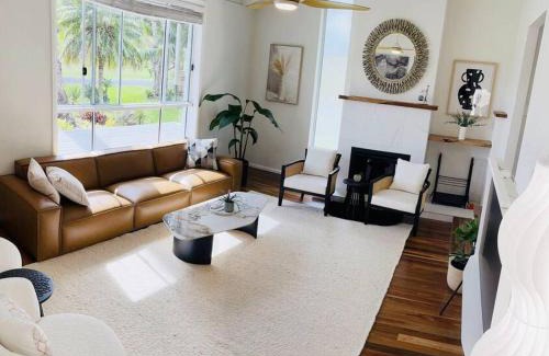 Kincumber South Villa | Luxury in dress circle location