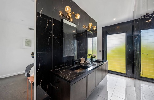 New Farm House | Luxury in New Farm!
