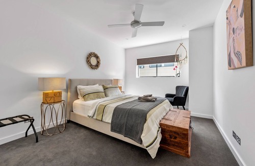 New Farm House | Luxury in New Farm!