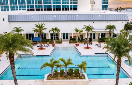 Fort Myers River District Apartment | Luxury in the sky