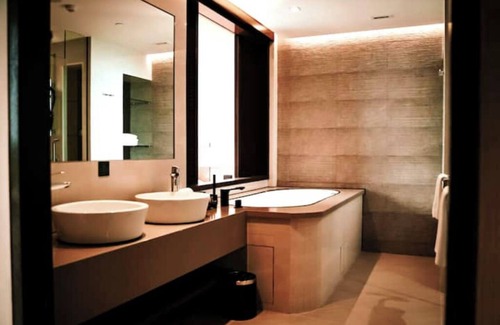 Pasir Ris Hotel | Luxury Jungle Suite @Attractions Park Beach Resort