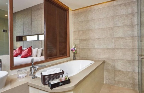 Pasir Ris Hotel | Luxury Jungle Suite @Attractions Park Beach Resort