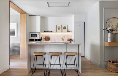 L'Antiga Esquerra de l'Eixample Apartment | Luxury | King Beds | Central AC | Heart of Barcelona