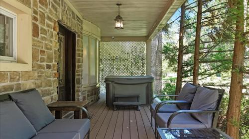 Blakeslee House | Luxury Lake Front Camelot Villa