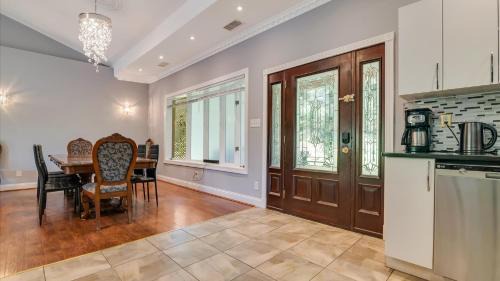 Blakeslee House | Luxury Lake Front Camelot Villa