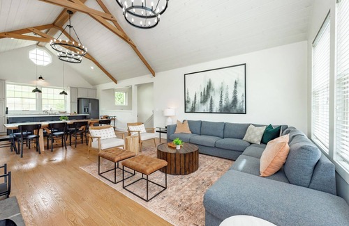 Waterfront Greens House | Luxury Lake Stay w/Pool, Deck & Game Room